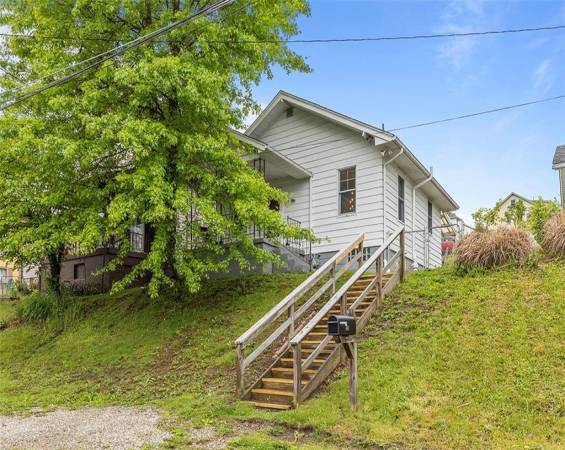 447 Highfield Ave, Canonsburg, PA 15317, 2 Bedrooms Bedrooms, 6 Rooms Rooms,1 BathroomBathrooms,Residential,For Sale,Highfield Ave,1706957