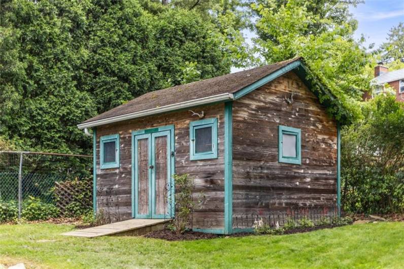 How cute is this potting shed?