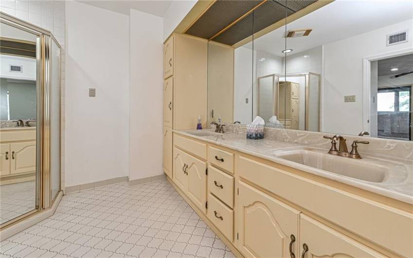 2525 Greensburg Pike, Pittsburgh, PA 15221, 3 Bedrooms Bedrooms, 7 Rooms Rooms,3.1 BathroomsBathrooms,Residential,For Sale,Greensburg Pike,0,1707048