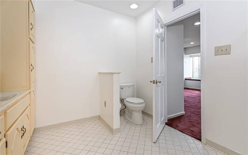 2525 Greensburg Pike, Pittsburgh, PA 15221, 3 Bedrooms Bedrooms, 7 Rooms Rooms,3.1 BathroomsBathrooms,Residential,For Sale,Greensburg Pike,0,1707048