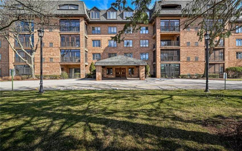 2525 Greensburg Pike, Pittsburgh, PA 15221, 3 Bedrooms Bedrooms, 7 Rooms Rooms,3.1 BathroomsBathrooms,Residential,For Sale,Greensburg Pike,0,1707048