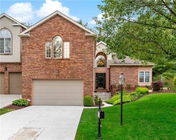 195 Fairway Landings Dr, Canonsburg, PA 15317, 3 Bedrooms Bedrooms, 9 Rooms Rooms,2.1 BathroomsBathrooms,Residential,For Sale,Fairway Landings Dr,1707074