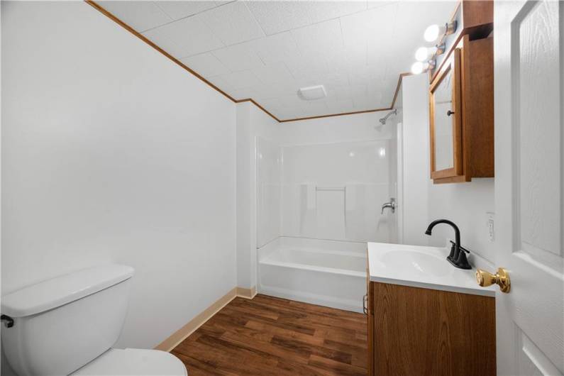 Fresh, updated bathroom.