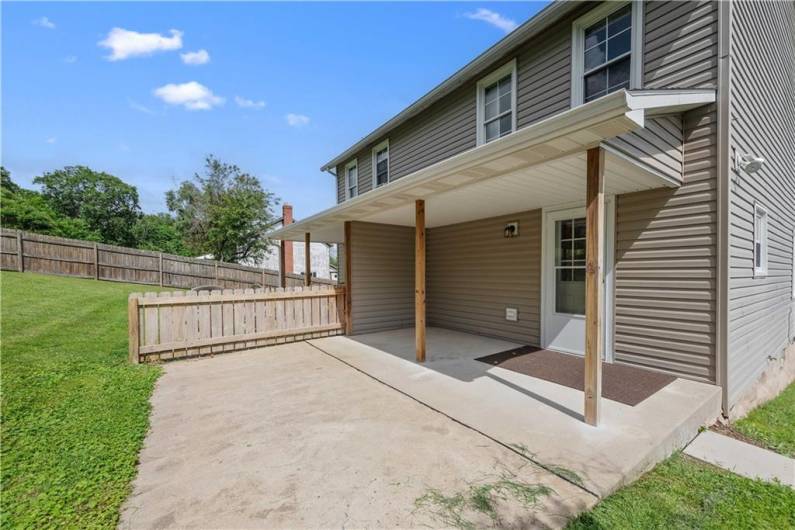 Nice covered patio with privacy from other side.