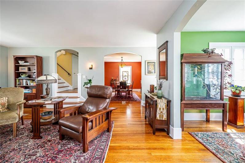 LIVING ROOM FROM THE FOYER. ACCESS TO THE SUNROOM; DINIING ROOM & DUAL ACCESS STAIRWAY.