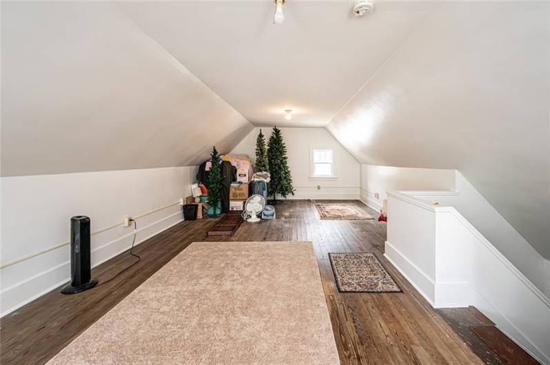 3RD FLOOR - APPROX 26X11