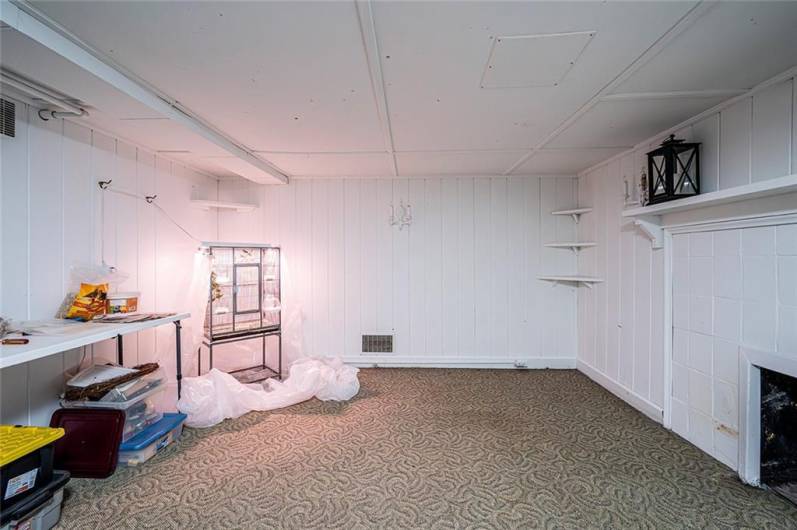 FAMILY ROOM - 14X2