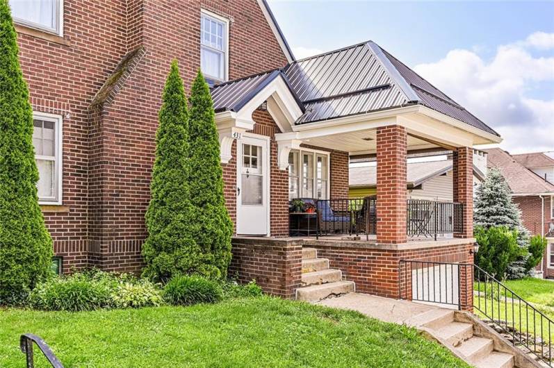 WELCOMING FRONT PORCH