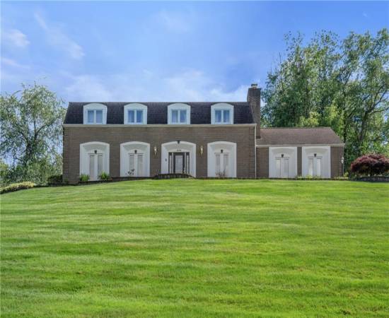 ActiveResidential Set on one acre lot