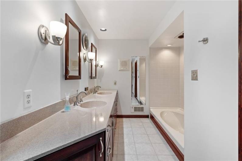 Owners bathroom w double vanity and soaking tub