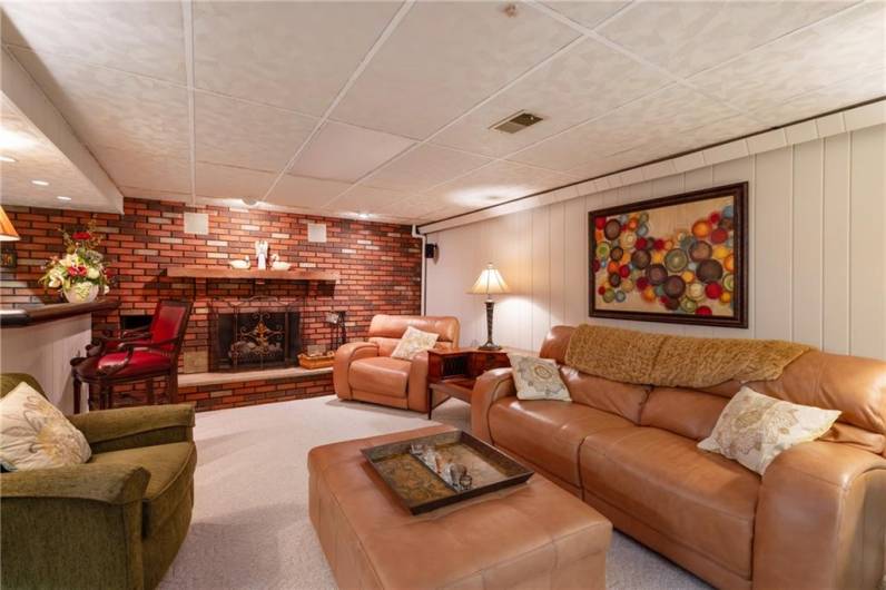 Brick wall w FP equipped w gas logs