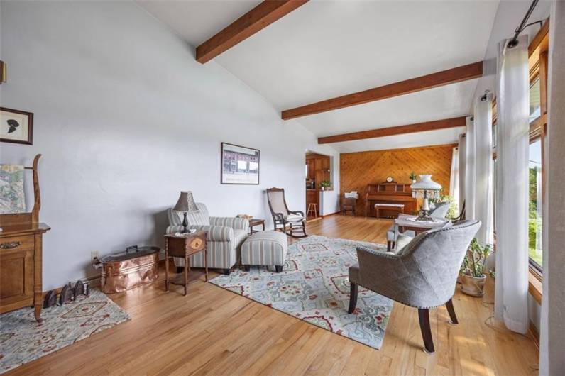 367 Crescent Drive, Washington, PA 15301, 4 Bedrooms Bedrooms, 11 Rooms Rooms,3 BathroomsBathrooms,Residential,For Sale,Crescent Drive,1707377