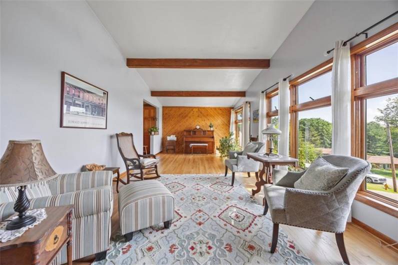 367 Crescent Drive, Washington, PA 15301, 4 Bedrooms Bedrooms, 11 Rooms Rooms,3 BathroomsBathrooms,Residential,For Sale,Crescent Drive,1707377