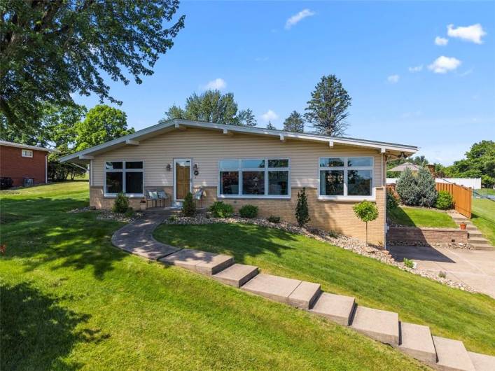 367 Crescent Drive, Washington, PA 15301, 4 Bedrooms Bedrooms, 11 Rooms Rooms,3 BathroomsBathrooms,Residential,For Sale,Crescent Drive,1707377