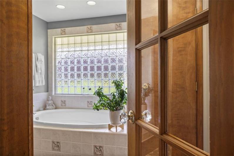 367 Crescent Drive, Washington, PA 15301, 4 Bedrooms Bedrooms, 11 Rooms Rooms,3 BathroomsBathrooms,Residential,For Sale,Crescent Drive,1707377