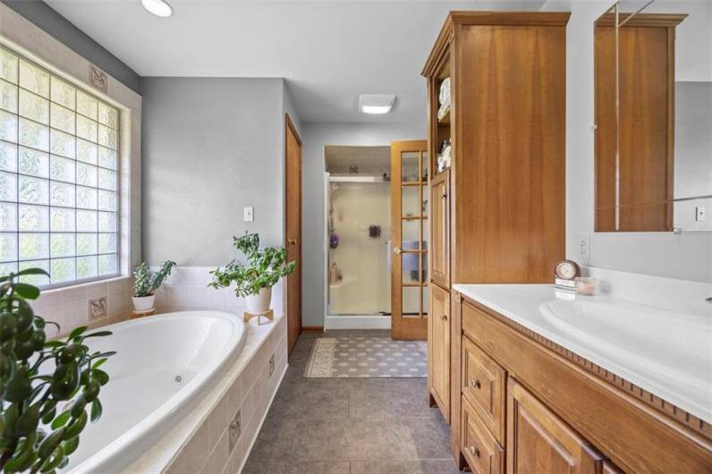 367 Crescent Drive, Washington, PA 15301, 4 Bedrooms Bedrooms, 11 Rooms Rooms,3 BathroomsBathrooms,Residential,For Sale,Crescent Drive,1707377