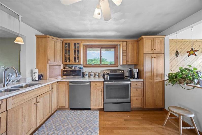 367 Crescent Drive, Washington, PA 15301, 4 Bedrooms Bedrooms, 11 Rooms Rooms,3 BathroomsBathrooms,Residential,For Sale,Crescent Drive,1707377