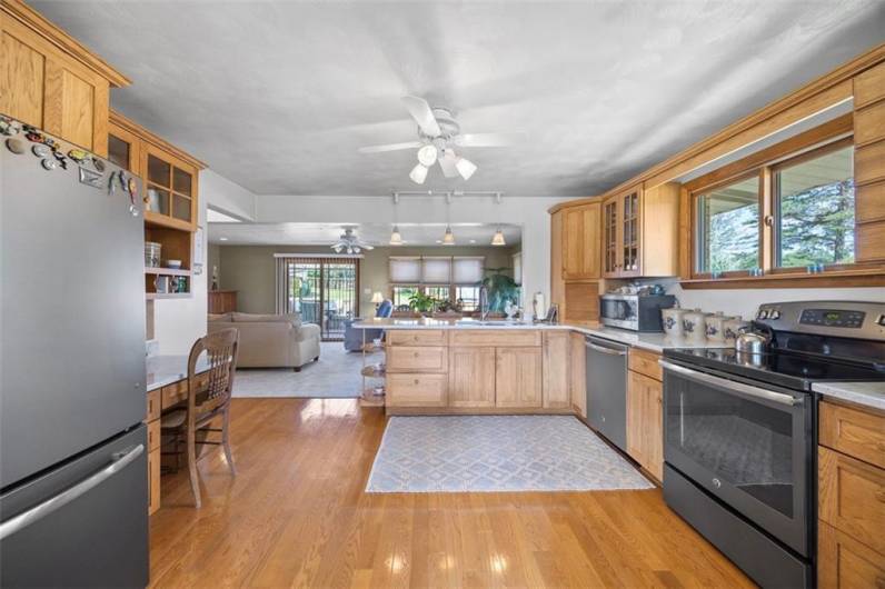 367 Crescent Drive, Washington, PA 15301, 4 Bedrooms Bedrooms, 11 Rooms Rooms,3 BathroomsBathrooms,Residential,For Sale,Crescent Drive,1707377