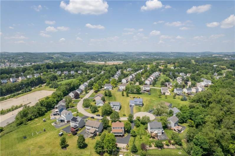 542 Bluegrass Dr, Canonsburg, PA 15317, 4 Bedrooms Bedrooms, 11 Rooms Rooms,2.2 BathroomsBathrooms,Residential,For Sale,Bluegrass Dr,0,1707611