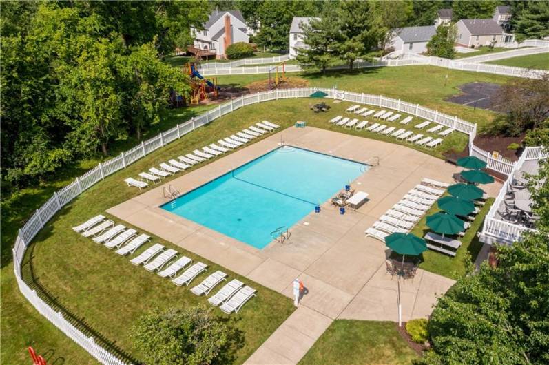 542 Bluegrass Dr, Canonsburg, PA 15317, 4 Bedrooms Bedrooms, 11 Rooms Rooms,2.2 BathroomsBathrooms,Residential,For Sale,Bluegrass Dr,0,1707611