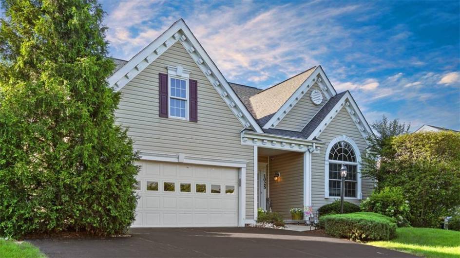 1025 Brookfield Dr, Bethel Park, PA 15102, 4 Bedrooms Bedrooms, 13 Rooms Rooms,3.2 BathroomsBathrooms,Residential,For Sale,Brookfield Dr,1707696