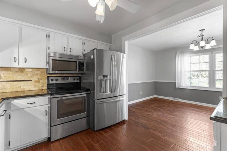 1402 Magnolia Ct., Bethel Park, PA 15102, 2 Bedrooms Bedrooms, 6 Rooms Rooms,2.1 BathroomsBathrooms,Residential,For Sale,Magnolia Ct.,1707819