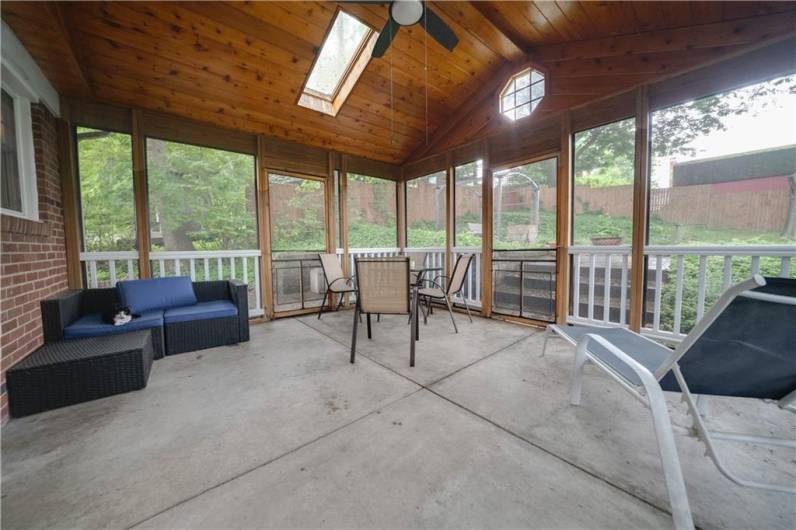 2673 Santa Barbara Dr, Bethel Park, PA 15102, 4 Bedrooms Bedrooms, 11 Rooms Rooms,2 BathroomsBathrooms,Residential,For Sale,Santa Barbara Dr,1707874
