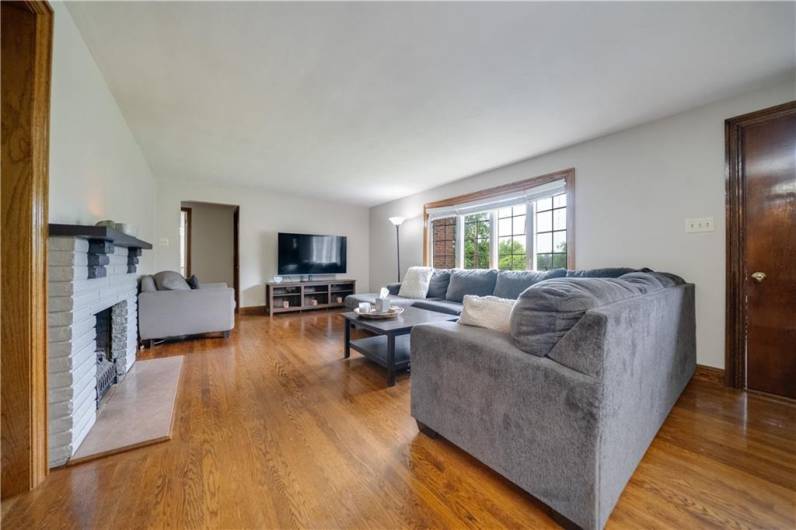 2673 Santa Barbara Dr, Bethel Park, PA 15102, 4 Bedrooms Bedrooms, 11 Rooms Rooms,2 BathroomsBathrooms,Residential,For Sale,Santa Barbara Dr,1707874