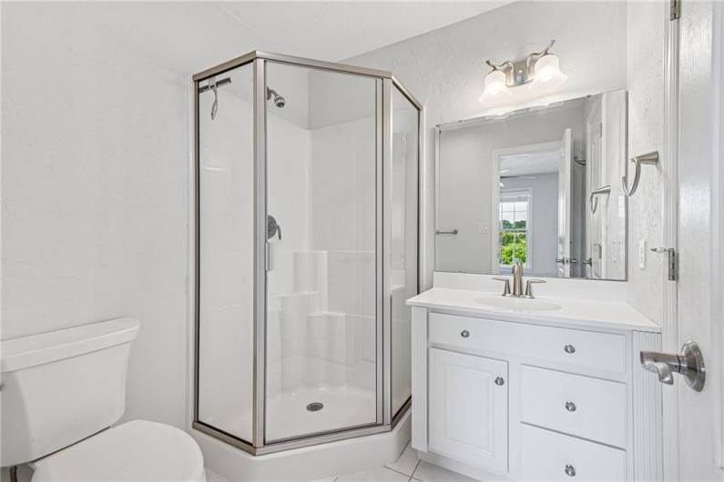 Second upper level full bathroom