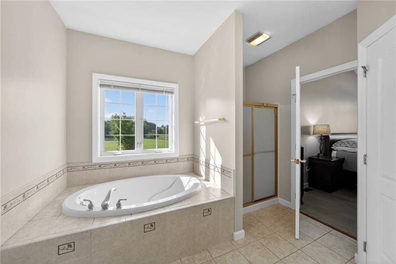 Soaking tub