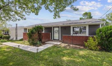 7656 Steubenville Pike, Oakdale, PA 15071, 3 Bedrooms Bedrooms, ,1 BathroomBathrooms,Residential,For Sale,Steubenville Pike,1708054