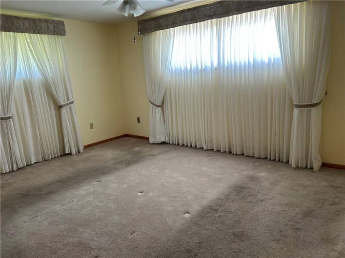 545 Julia Dr, Canonsburg, PA 15317, 3 Bedrooms Bedrooms, ,2 BathroomsBathrooms,Residential,For Sale,Julia Dr,1709138