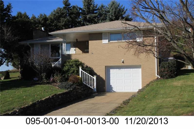 545 Julia Dr, Canonsburg, PA 15317, 3 Bedrooms Bedrooms, ,2 BathroomsBathrooms,Residential,For Sale,Julia Dr,1709138