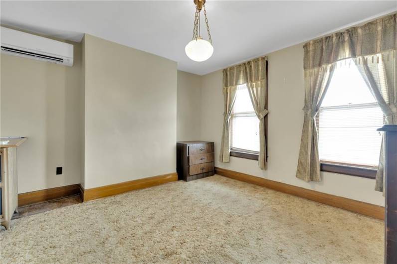 13'x12' Main bedroom.