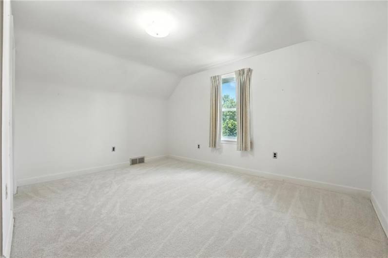 4th bedroom, 10x14 upstairs
