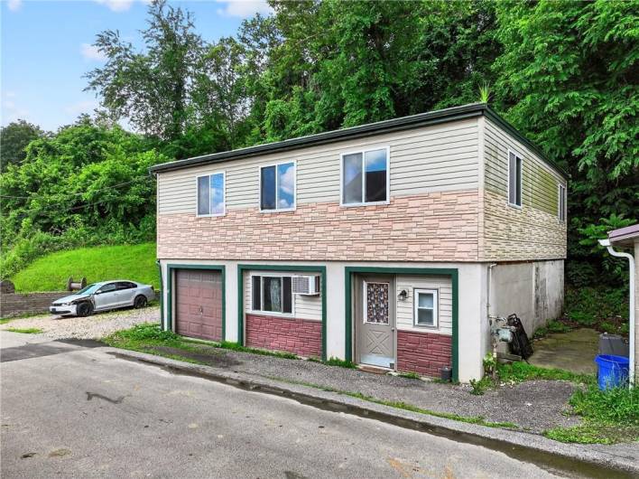 LIVE IN ONE UNIT - RENT OTHER OUT~