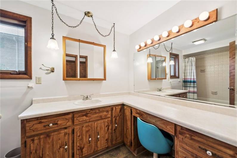 12219 ROTH DR., IRWIN, PA 15642, 5 Bedrooms Bedrooms, 13 Rooms Rooms,3.1 BathroomsBathrooms,Residential,For Sale,ROTH DR.,0,1709727