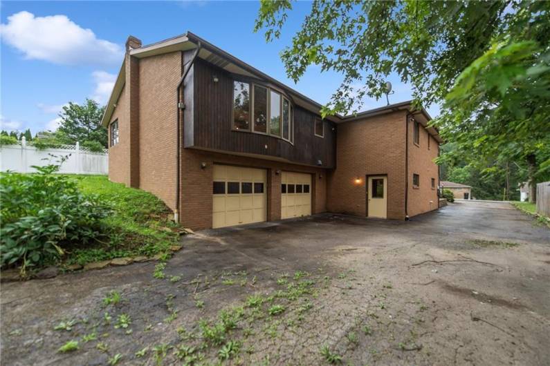 12219 ROTH DR., IRWIN, PA 15642, 5 Bedrooms Bedrooms, 13 Rooms Rooms,3.1 BathroomsBathrooms,Residential,For Sale,ROTH DR.,0,1709727