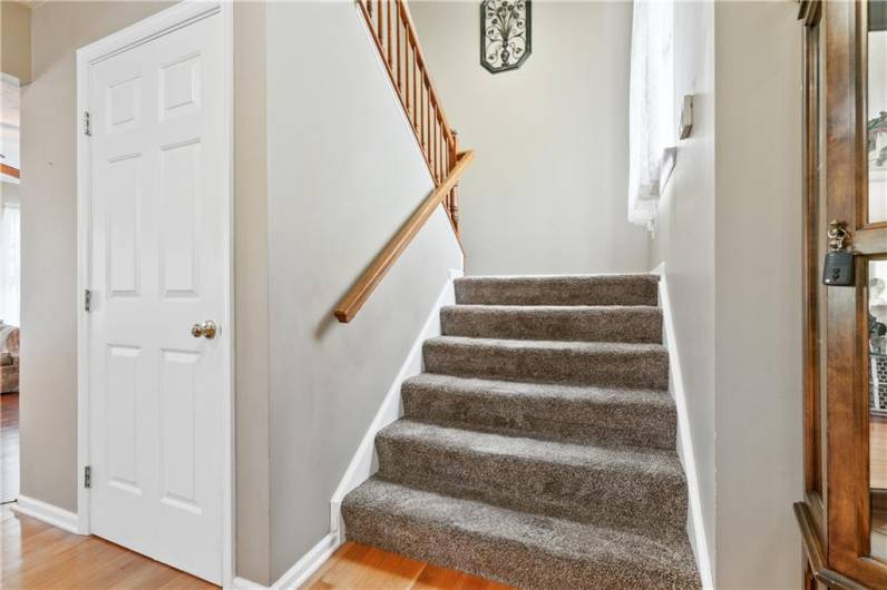 348 Treetop Dr, Canonsburg, PA 15317, 3 Bedrooms Bedrooms, 9 Rooms Rooms,2.1 BathroomsBathrooms,Residential,For Sale,Treetop Dr,0,1709747