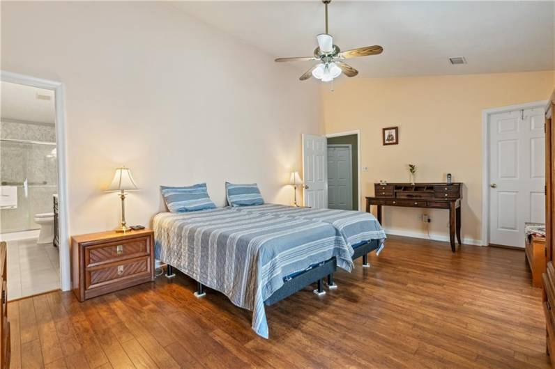348 Treetop Dr, Canonsburg, PA 15317, 3 Bedrooms Bedrooms, 9 Rooms Rooms,2.1 BathroomsBathrooms,Residential,For Sale,Treetop Dr,0,1709747
