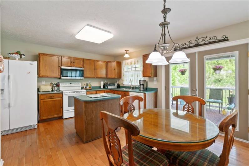 348 Treetop Dr, Canonsburg, PA 15317, 3 Bedrooms Bedrooms, 9 Rooms Rooms,2.1 BathroomsBathrooms,Residential,For Sale,Treetop Dr,0,1709747