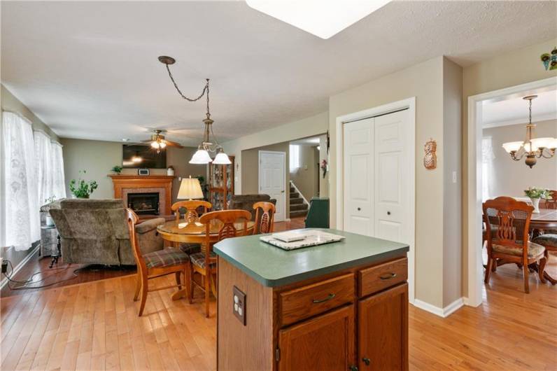 348 Treetop Dr, Canonsburg, PA 15317, 3 Bedrooms Bedrooms, 9 Rooms Rooms,2.1 BathroomsBathrooms,Residential,For Sale,Treetop Dr,0,1709747