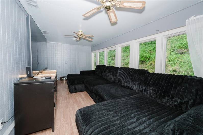Bonus office/ sitting room off master