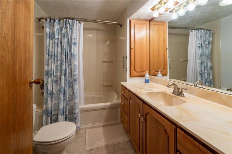 5731 Interboro, Pittsburgh, PA 15207, 3 Bedrooms Bedrooms, 9 Rooms Rooms,2.1 BathroomsBathrooms,Residential,For Sale,Interboro,0,1709717