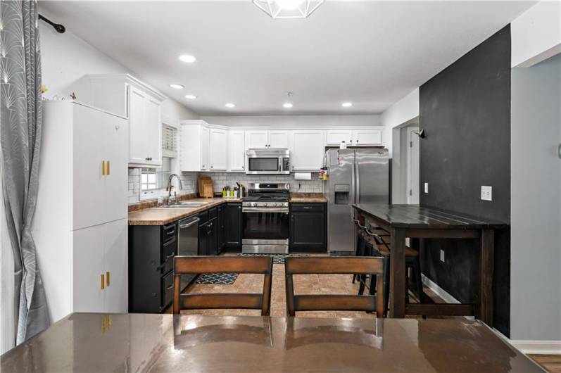 249 Persimmon Ln, Canonsburg, PA 15317, 3 Bedrooms Bedrooms, 9 Rooms Rooms,2.1 BathroomsBathrooms,Residential,For Sale,Persimmon Ln,1709859