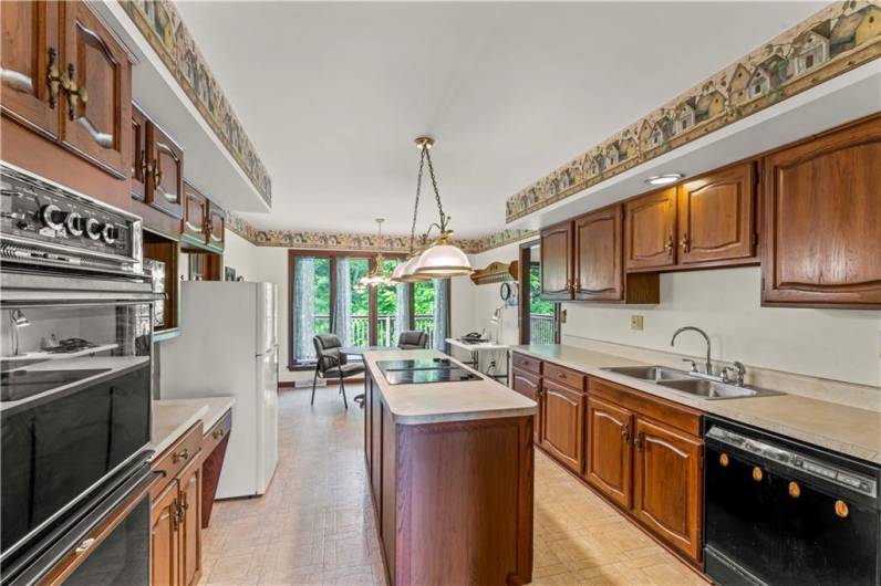 110 Tanglewood Dr, Peters Twp, PA 15317, 5 Bedrooms Bedrooms, 13 Rooms Rooms,2.2 BathroomsBathrooms,Residential,For Sale,Tanglewood Dr,1709868