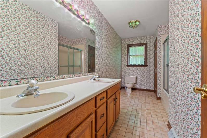 110 Tanglewood Dr, Peters Twp, PA 15317, 5 Bedrooms Bedrooms, 13 Rooms Rooms,2.2 BathroomsBathrooms,Residential,For Sale,Tanglewood Dr,1709868
