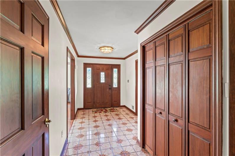 110 Tanglewood Dr, Peters Twp, PA 15317, 5 Bedrooms Bedrooms, 13 Rooms Rooms,2.2 BathroomsBathrooms,Residential,For Sale,Tanglewood Dr,1709868