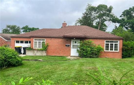 ContingentResidential 5768 Smith Dr., Bethel Park, PA 15102, 2 Bedrooms Bedrooms, 5 Rooms Rooms,1 BathroomBathrooms,Residential,For Sale,Smith Dr.,1710136
