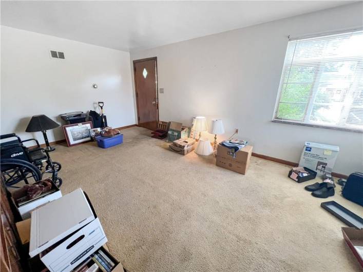 5768 Smith Dr., Bethel Park, PA 15102, 2 Bedrooms Bedrooms, 5 Rooms Rooms,1 BathroomBathrooms,Residential,For Sale,Smith Dr.,1710136